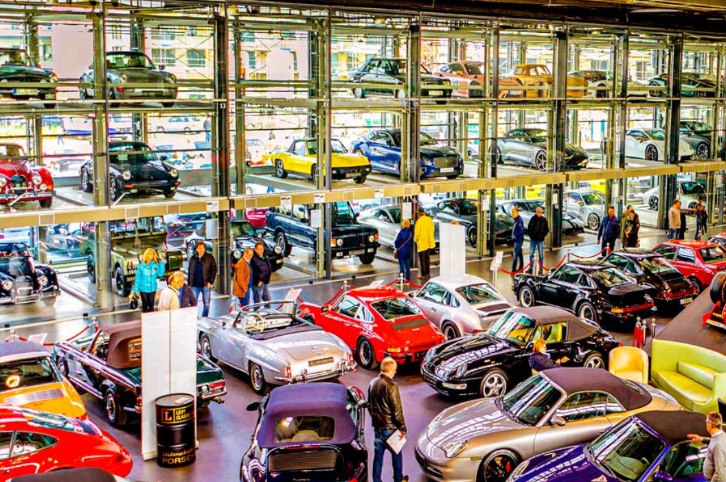 Guided Tour - MOTORWORLD Munich Guided Tour - MOTORWORLD Munich